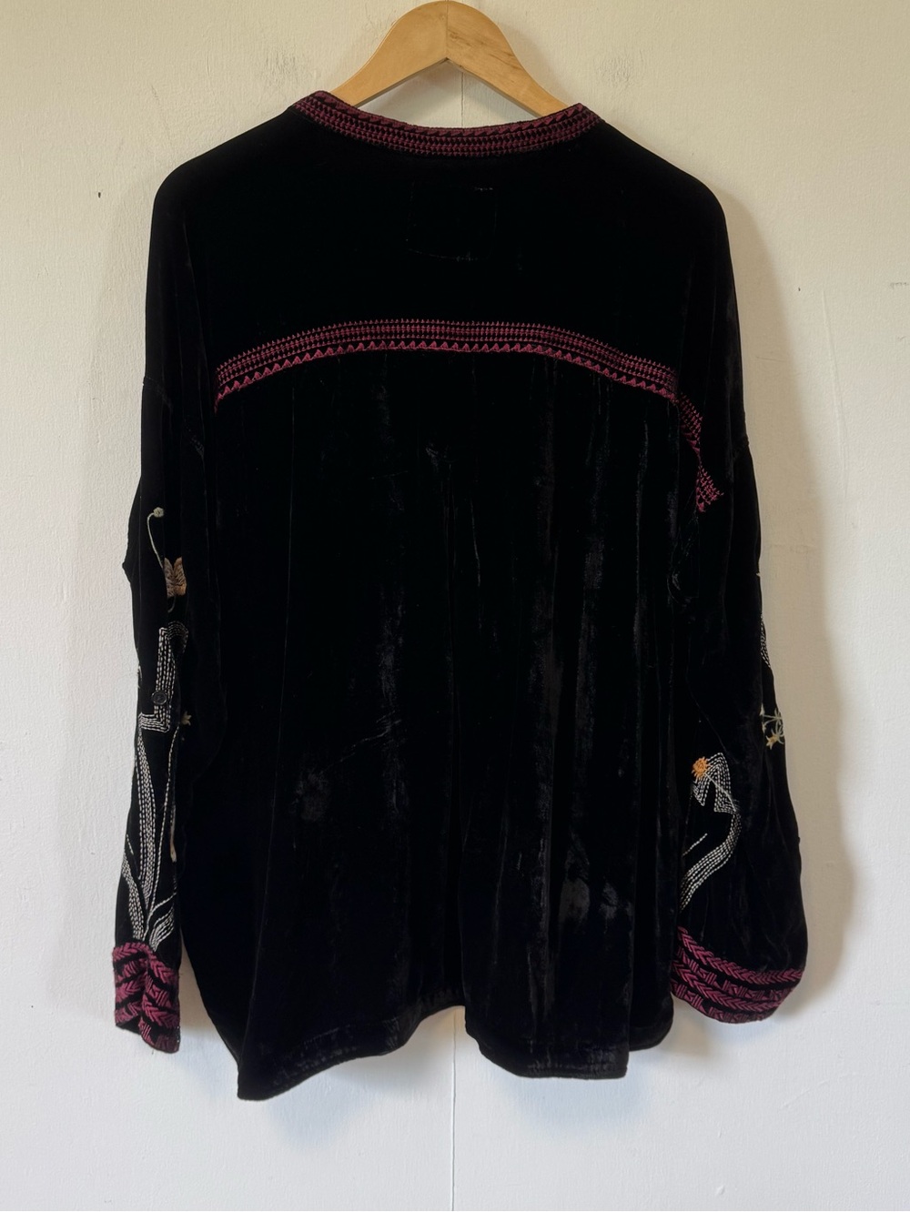 Johnny Was BIYA Jessabella Blouse Black Velvet Floral Embroidery Boho Large - Picture 8 of 10